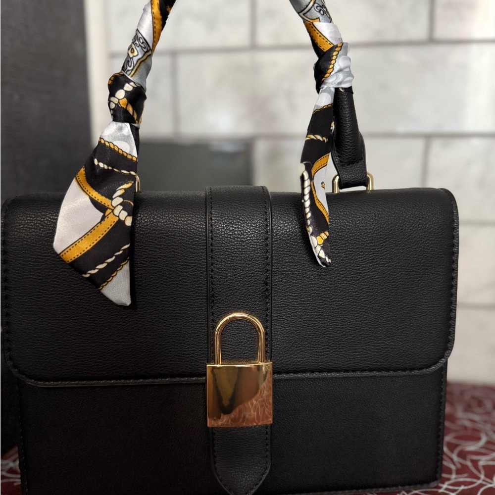 💰3 items for $12! Chic Black Satchel with Gold Lock (unbranded) - Picture 2 of 6